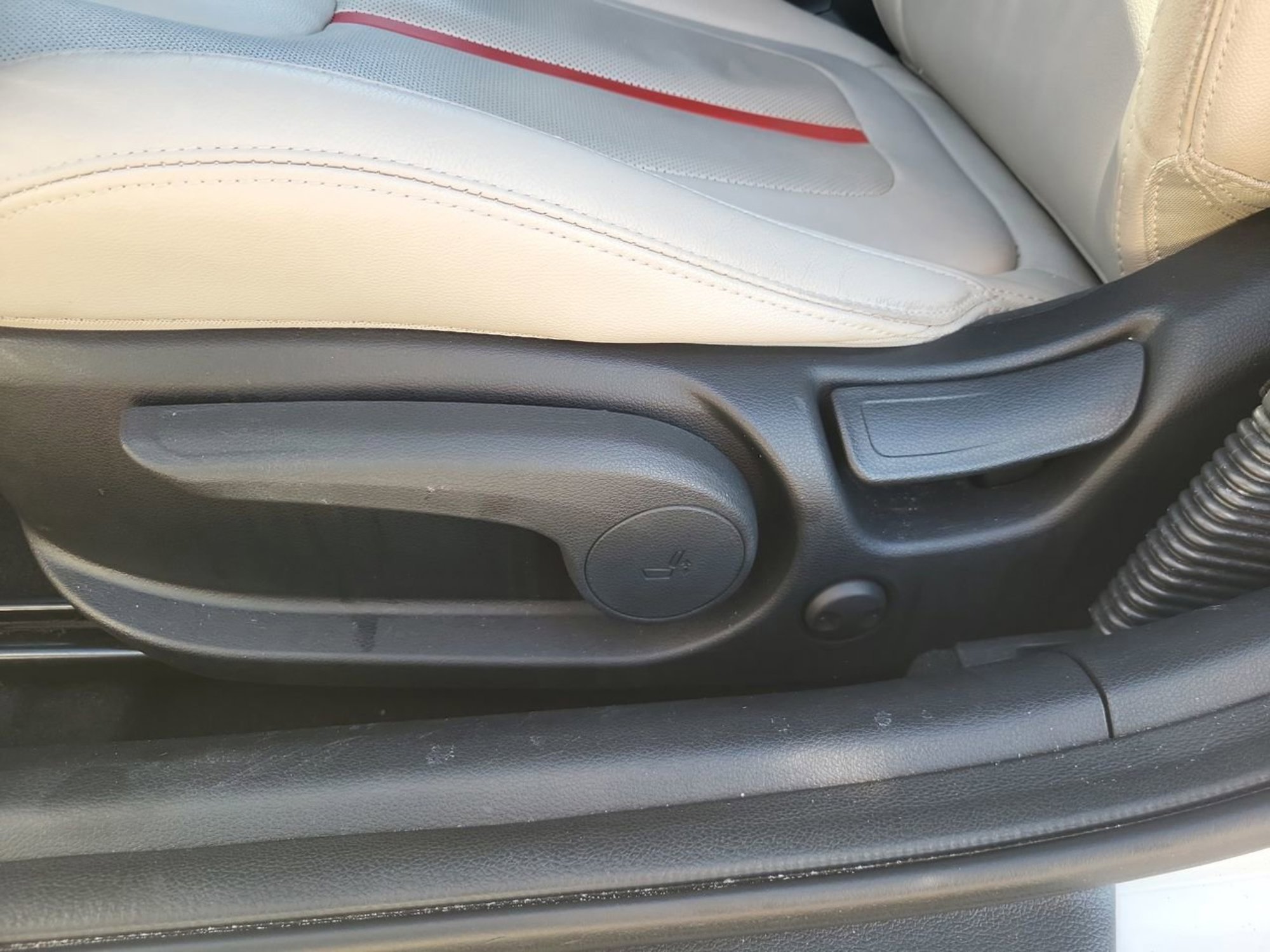 Used 2019 Hyundai Veloster Turbo Ultimate image 17