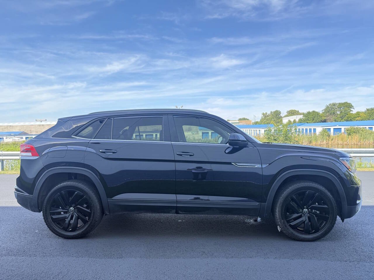 Used 2022 Volkswagen Atlas Cross Sport SE image 6