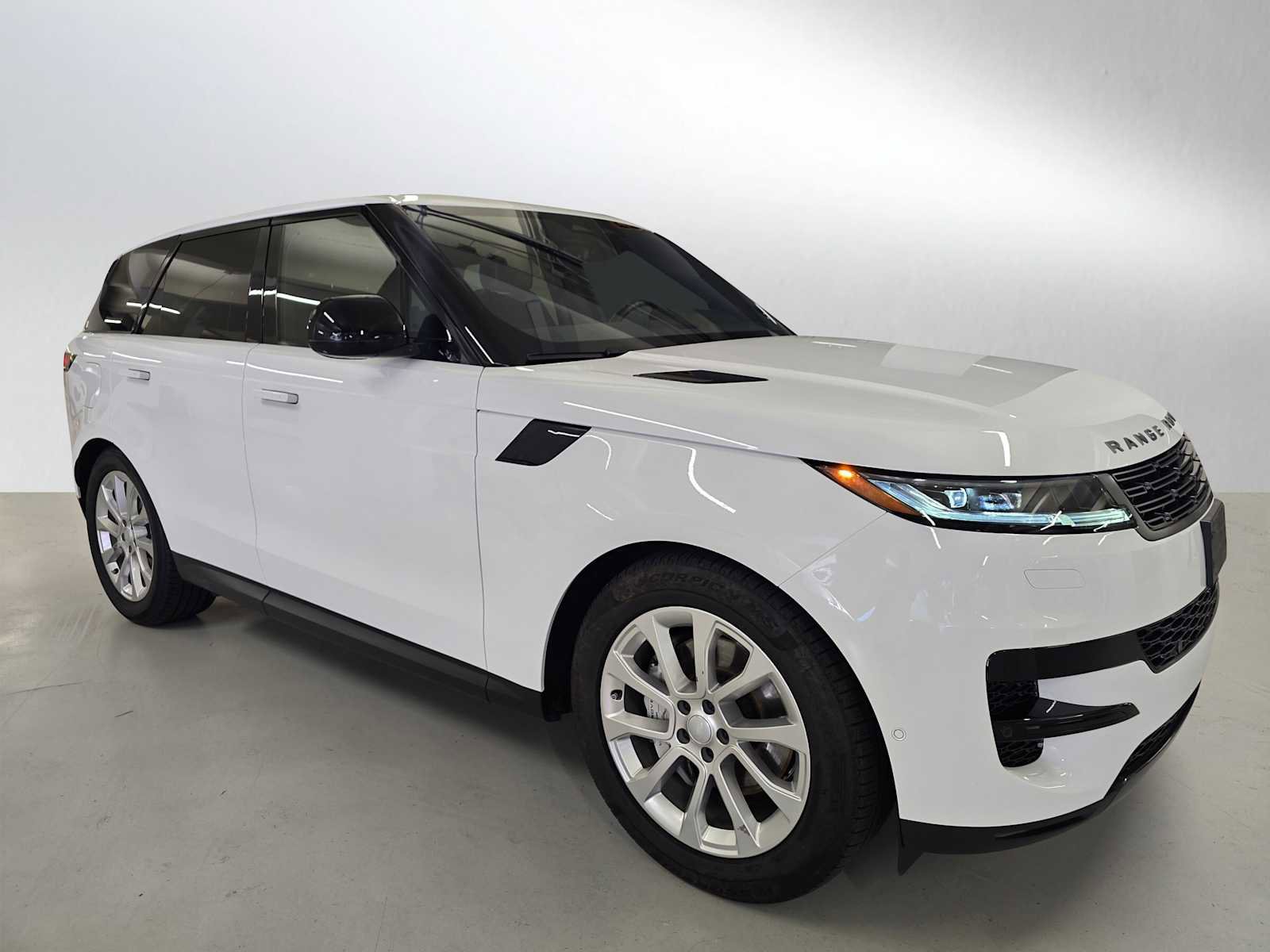 Used 2025 Land Rover Range Rover Sport SE AWD/4WD image 7