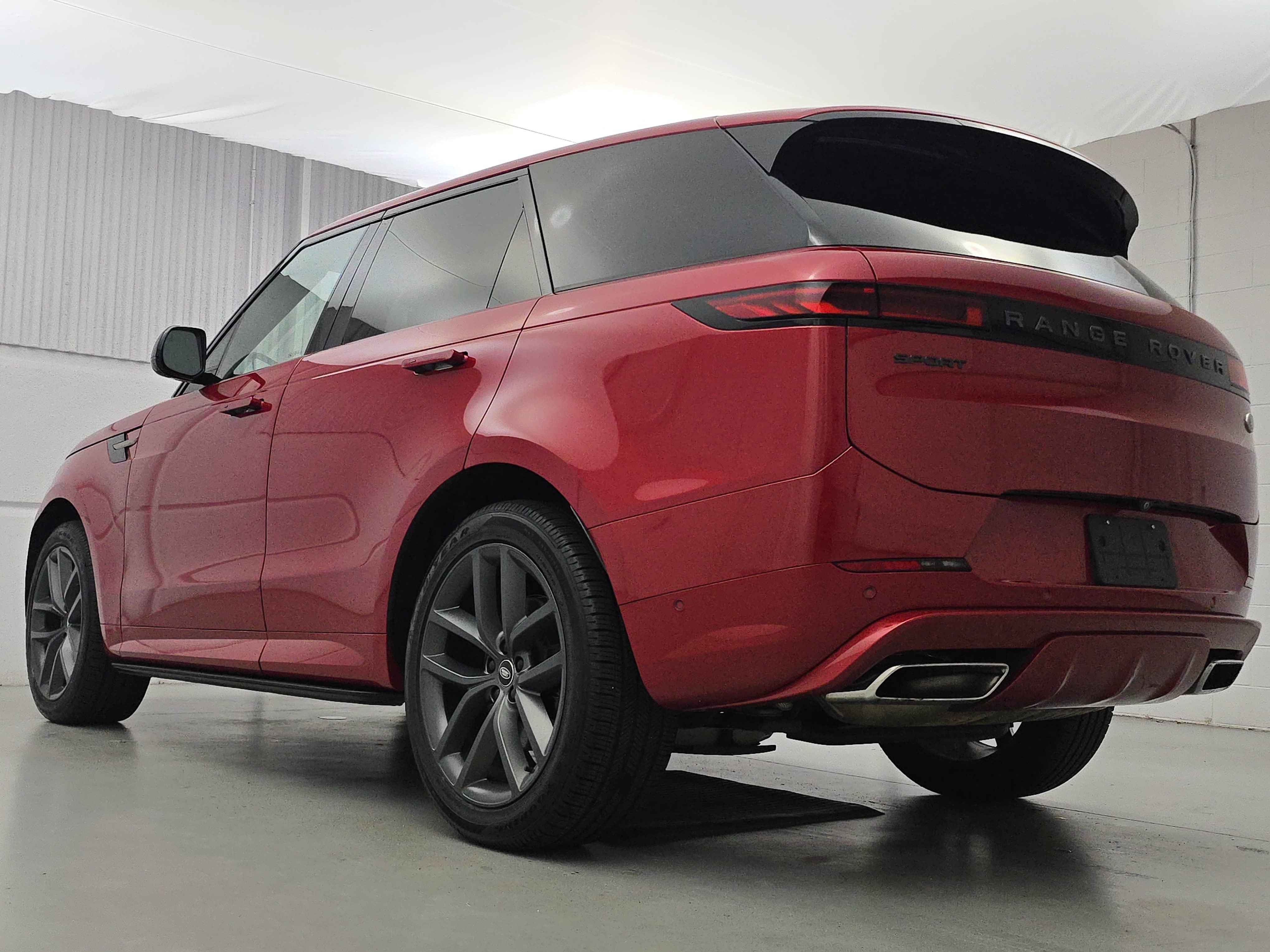 Used 2023 Land Rover Range Rover Sport SE Dynamic AWD/4WD image 3