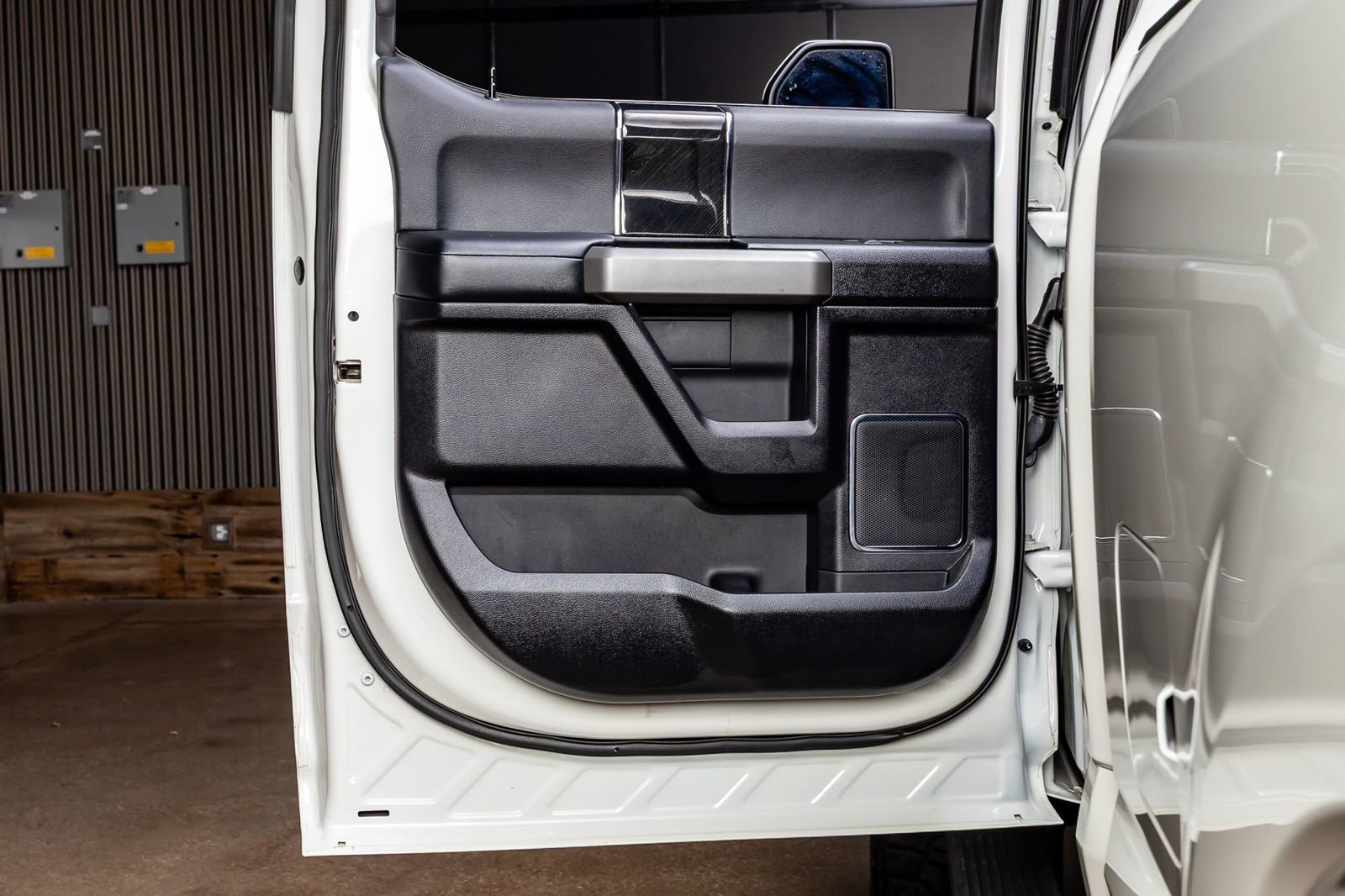 Used 2021 Ford F250 Platinum w/ FX4 Off-Road Package image 37