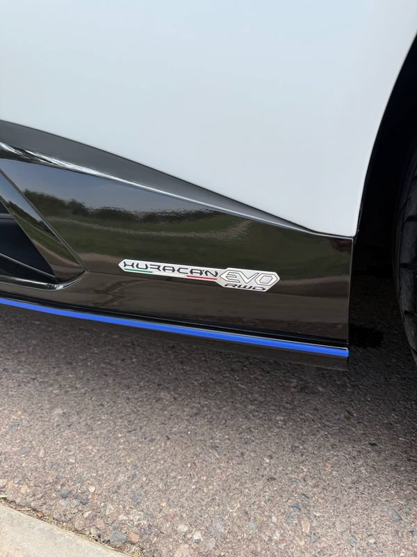 Used 2021 Lamborghini Huracan EVO RWD image 21