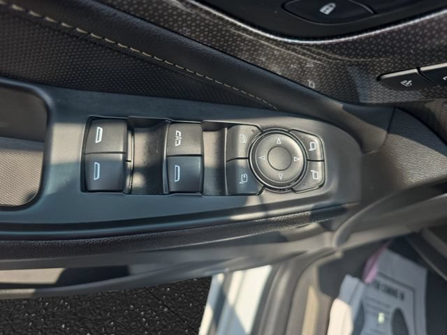 Used 2023 Chevrolet Traverse Premier FWD image 27