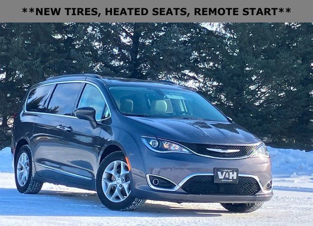 Used 2017 Chrysler Pacifica Touring-L w/ Tire & Wheel Group