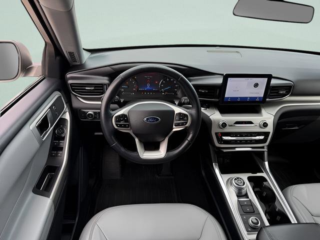 Used 2021 Ford Explorer XLT w/ Equipment Group 202A AWD/4WD image 7