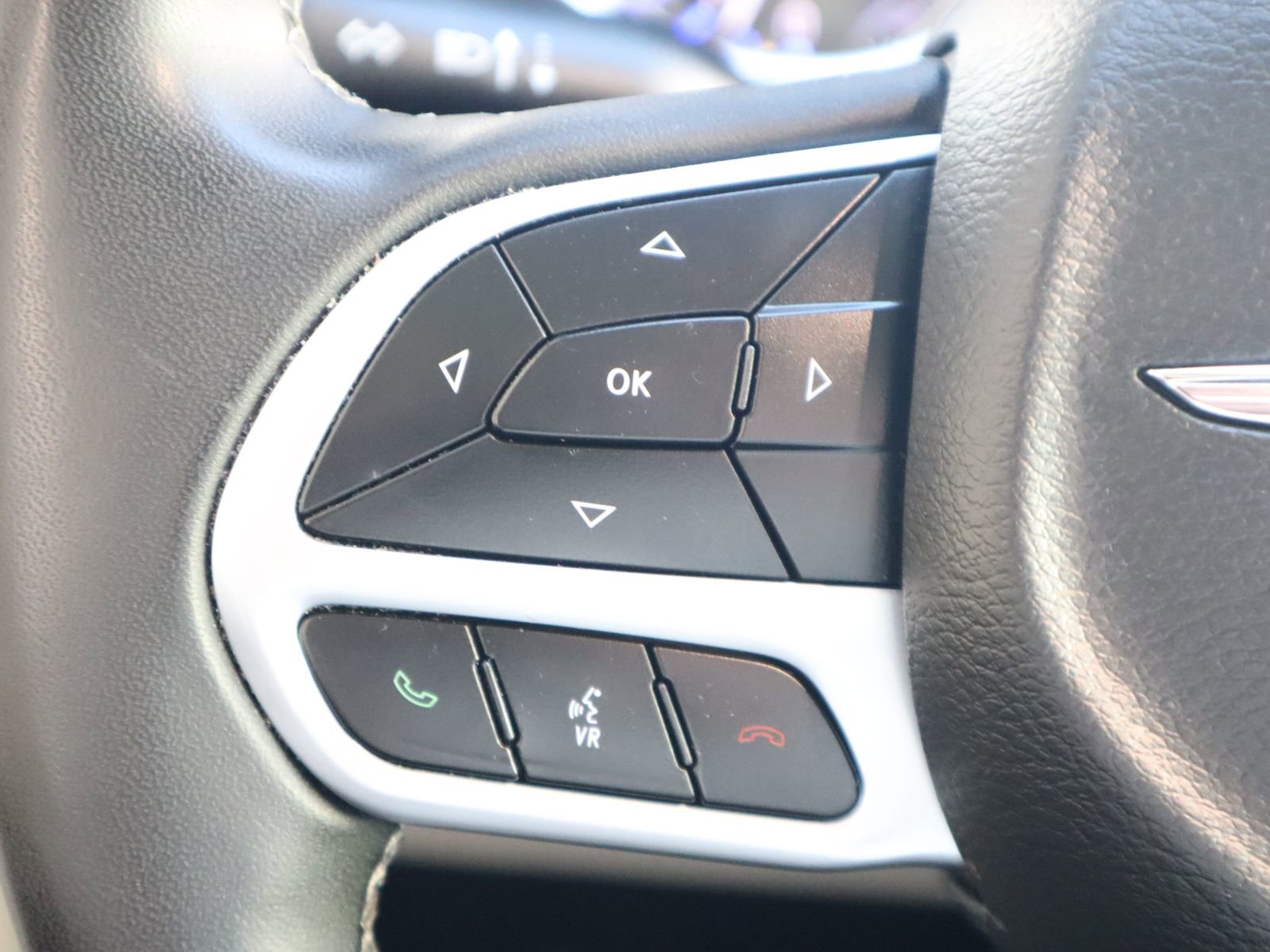 Used 2024 Chrysler Voyager LX image 32