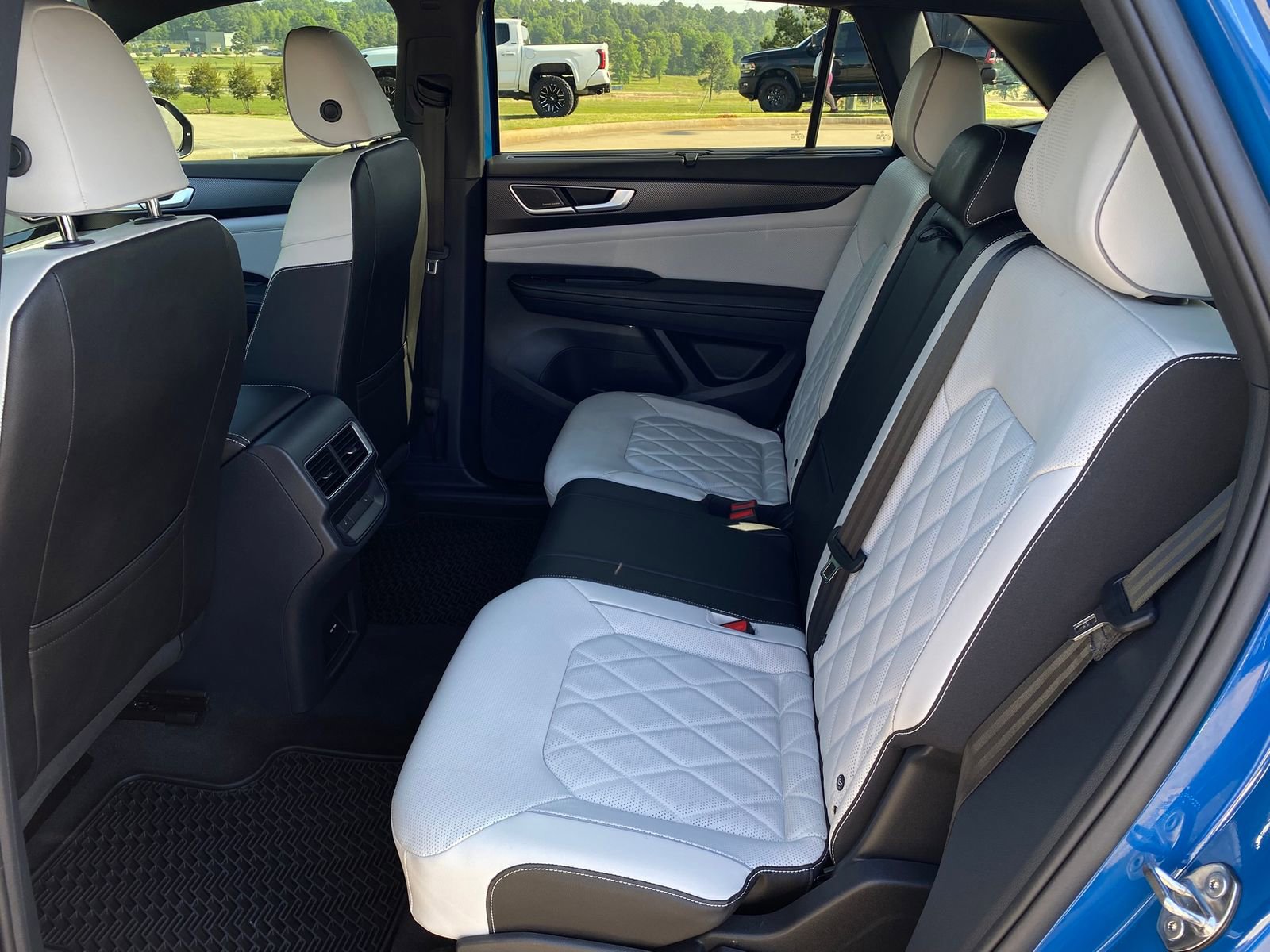 Used 2025 Volkswagen Atlas Cross Sport SEL Premium R-Line image 27