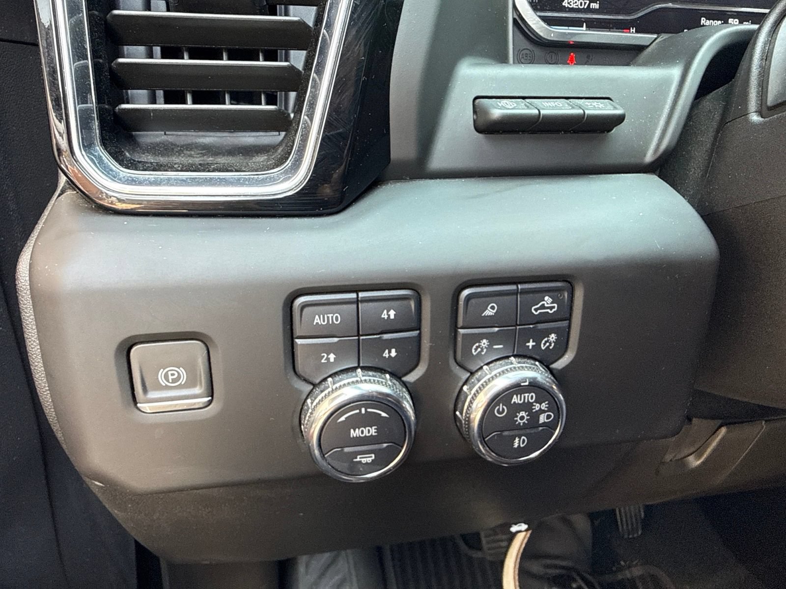 Used 2024 GMC Sierra 2500 Denali Ultimate AWD/4WD image 34