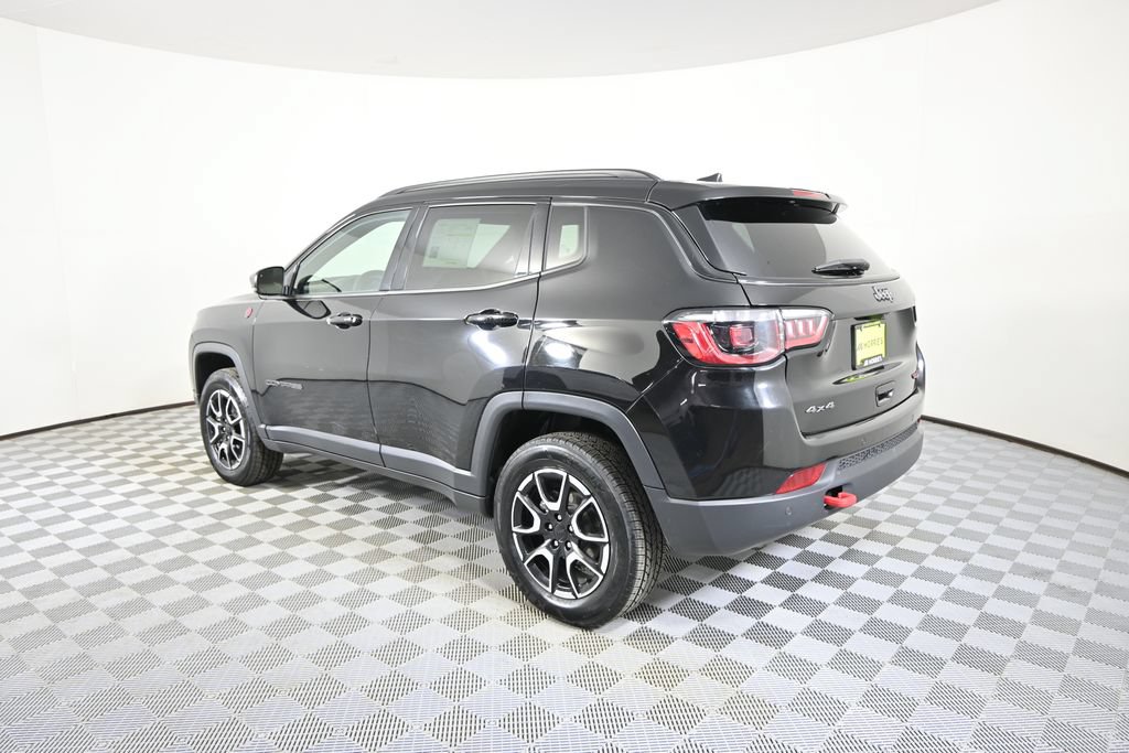 Used 2024 Jeep Compass Trailhawk AWD/4WD image 4