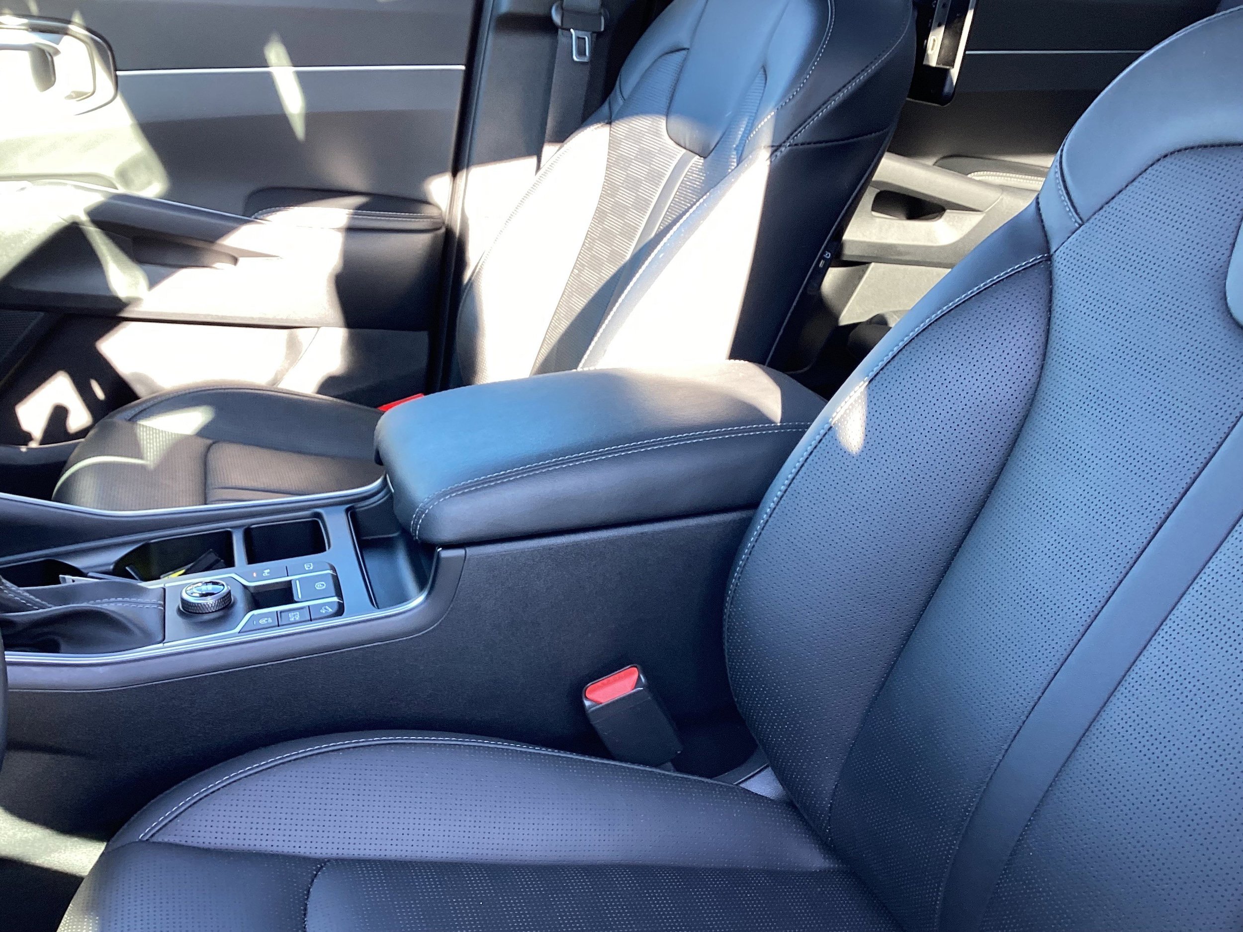 Used 2025 Kia Sorento EX w/ Panoramic Sunroof Package image 12