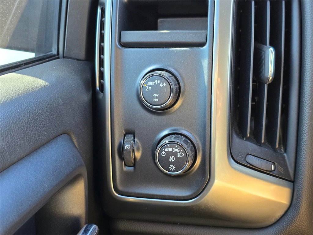 Used 2018 Chevrolet Silverado 1500 LT w/ LT Eassist Package image 26