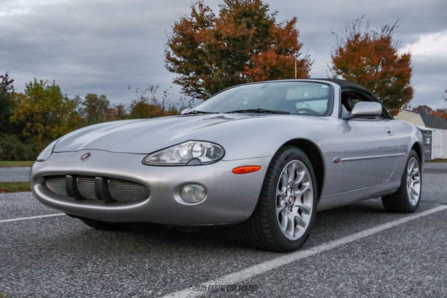 Used 2001 Jaguar XK8 Convertible image 22