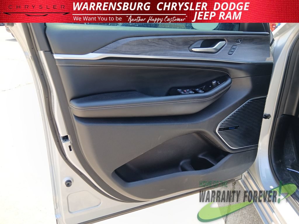 Used 2021 Jeep Grand Cherokee L Overland w/ Advanced Protech Group III AWD/4WD image 11