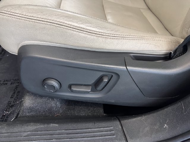 Used 2019 Volvo XC40 T5 Momentum AWD/4WD image 38