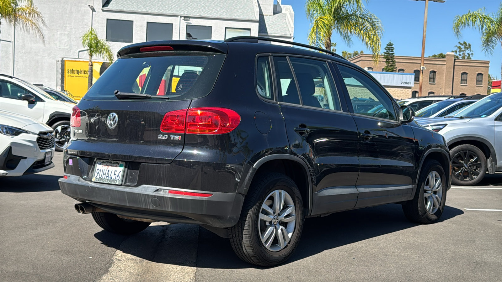 Used 2015 Volkswagen Tiguan S FWD image 8