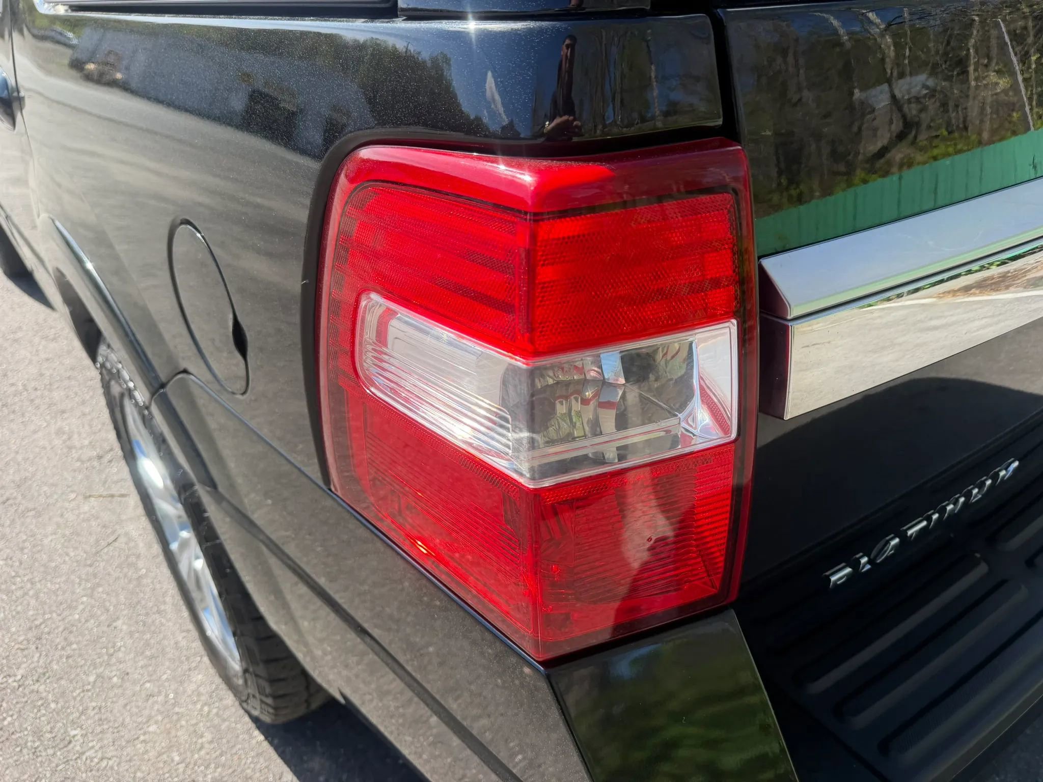 Used 2015 Ford Expedition Platinum image 11