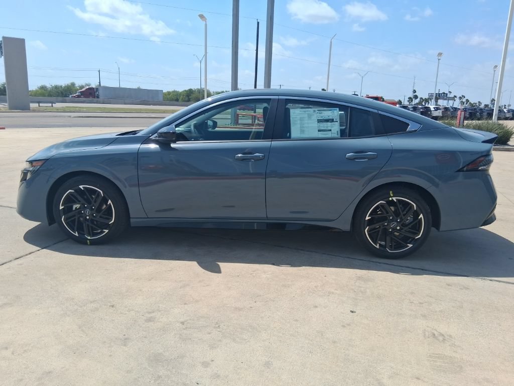 New 2026 Nissan Sentra SR w/ Floor Mat Package FWD image 4