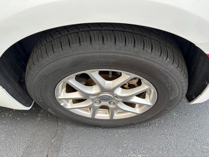 Used 2024 Chrysler Pacifica Touring-L FWD image 9