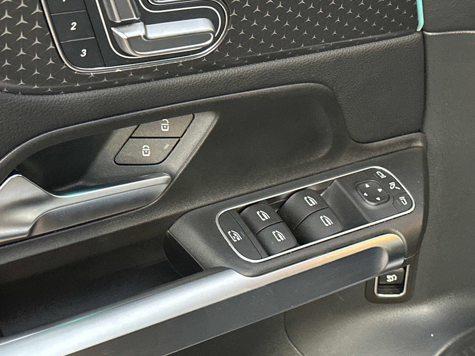 Certified 2025 Mercedes-Benz GLB 250 image 19