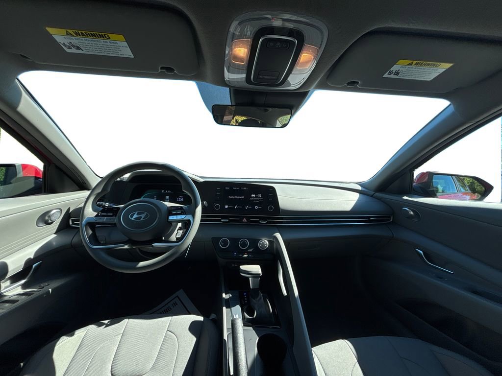 Certified 2025 Hyundai Elantra SE w/ Cargo Package image 16