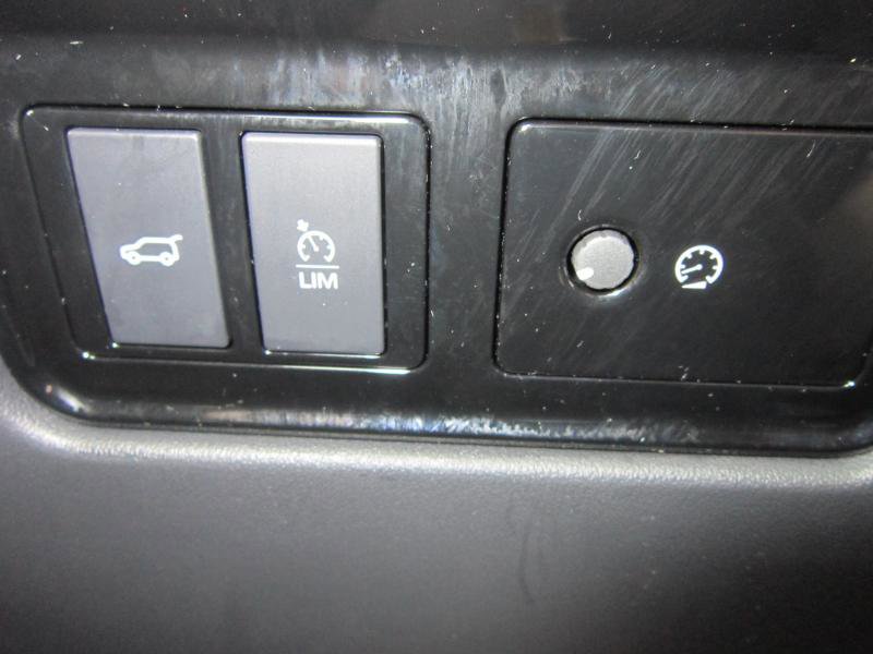 Used 2019 Jaguar F-PACE Premium image 24