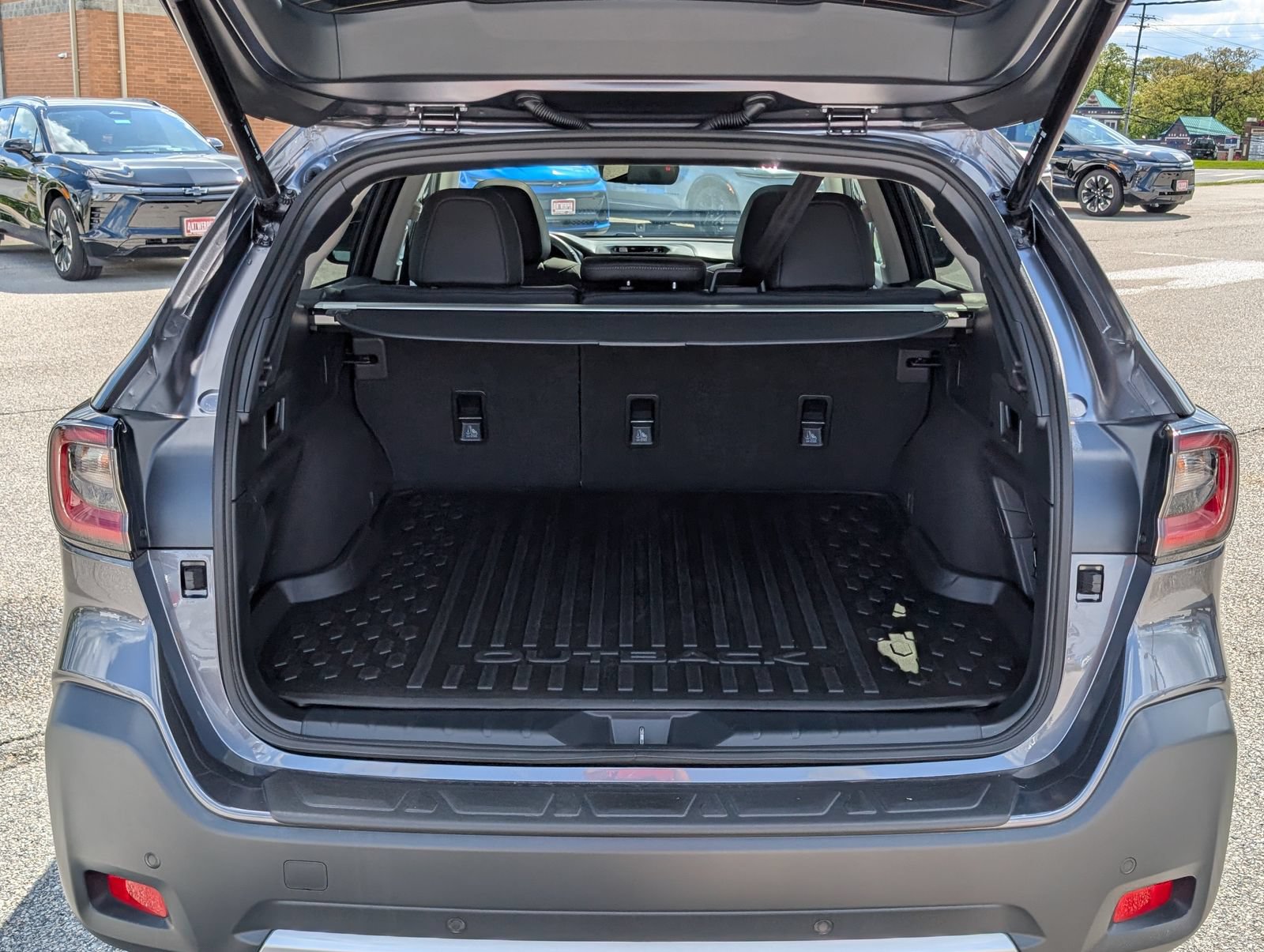 Used 2025 Subaru Outback Limited AWD/4WD image 14