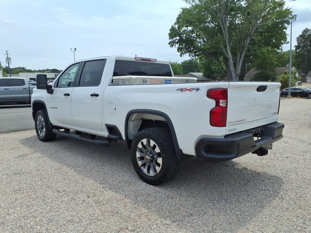 Used 2022 Chevrolet Silverado 2500 Custom w/ Custom Value Package AWD/4WD image 5
