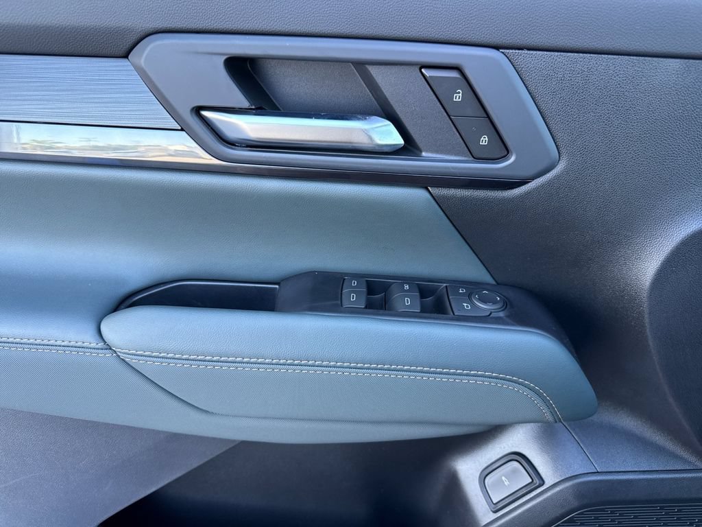 New 2027 GMC Terrain AT4 w/ LPO, Black Badging Package AWD/4WD image 10
