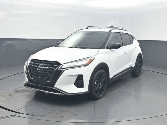 Used 2023 Nissan Kicks SR w/ Exterior Package