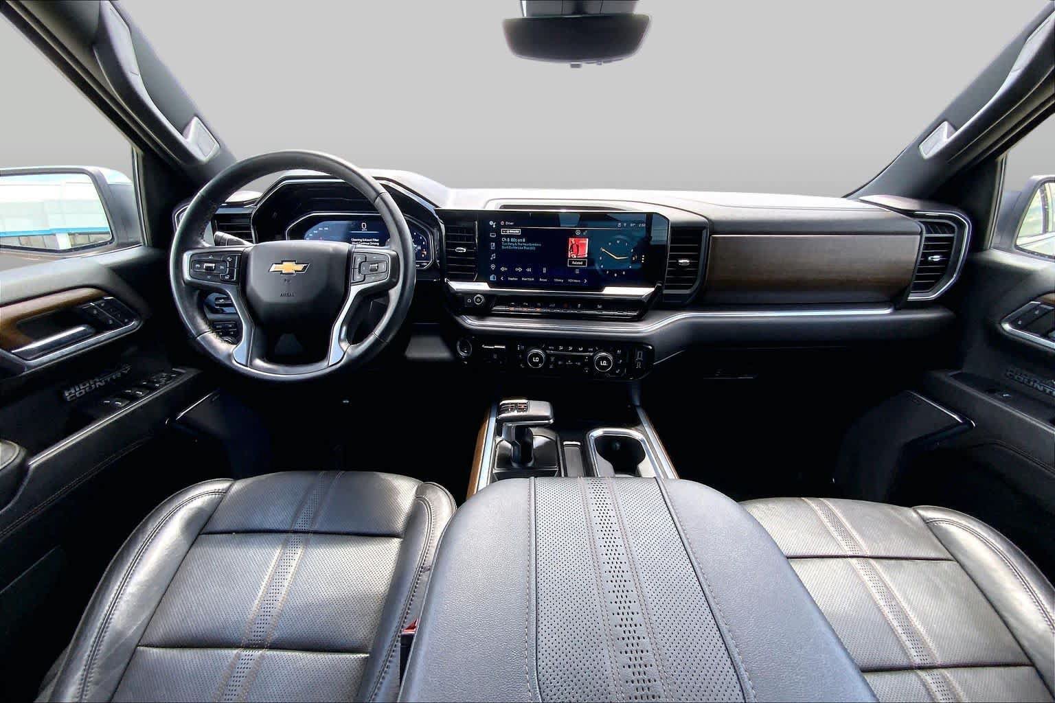 Certified 2023 Chevrolet Silverado 1500 High Country w/ High Country Premium Package AWD/4WD image 16