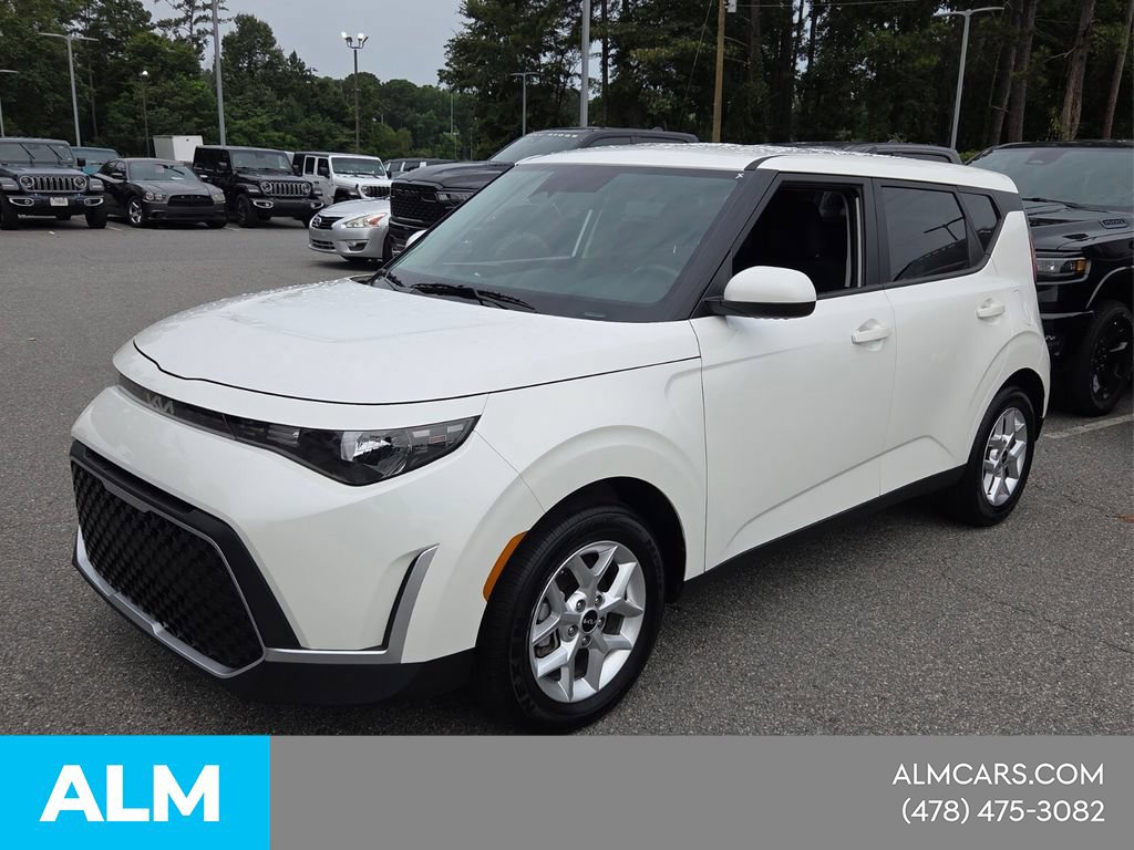 Used 2025 Kia Soul LX w/ LX Technology Package FWD image 3