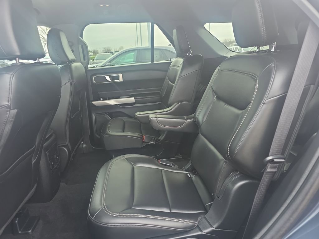 Certified 2024 Ford Explorer XLT w/ Equipment Group 202A AWD/4WD image 40