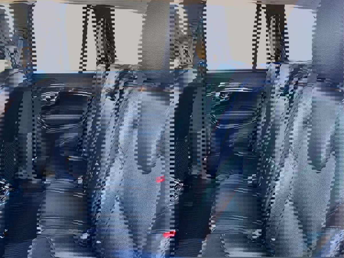 Used 2018 Volvo XC90 T6 Momentum w/ Convenience Package image 26