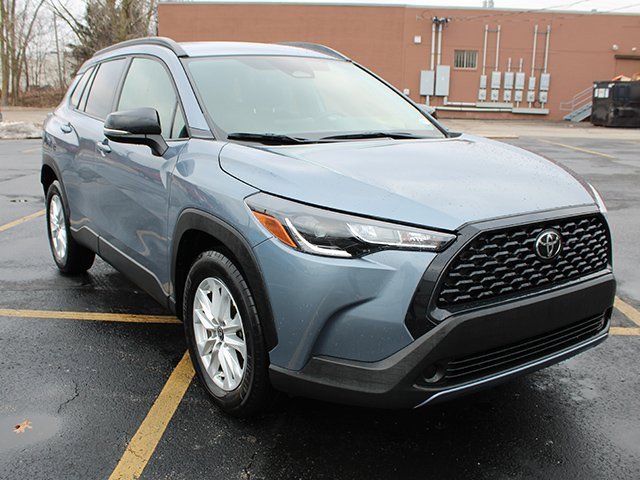 Used 2025 Toyota Corolla Cross LE image 4