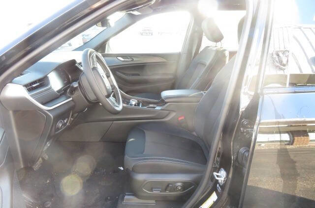 New 2025 Jeep Grand Cherokee L Laredo w/ Luxury Tech Group I image 17