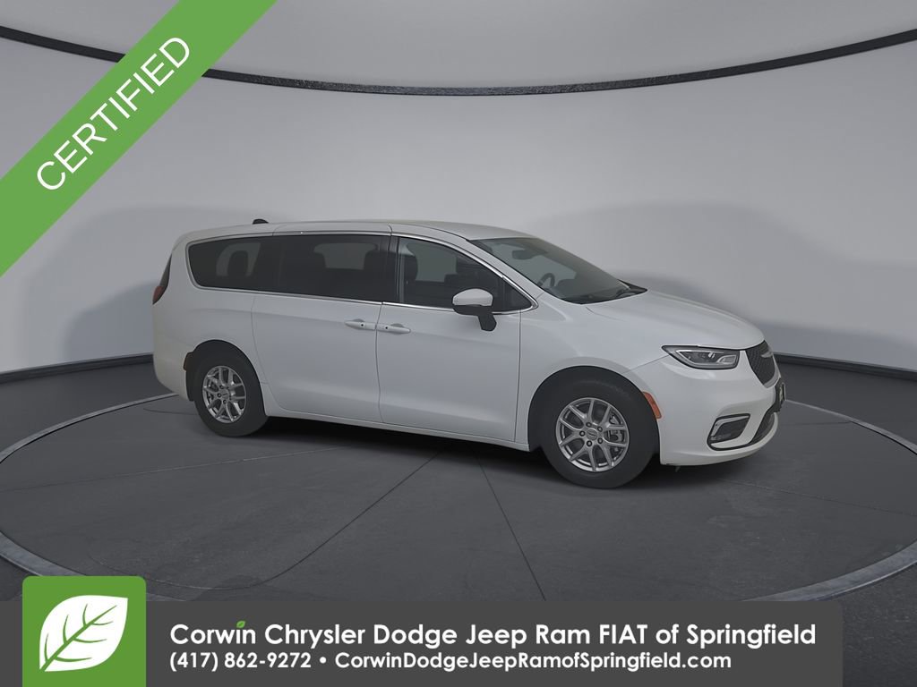 Certified 2023 Chrysler Pacifica Touring-L image 2