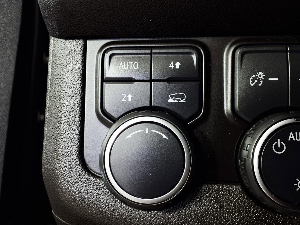 Used 2021 Chevrolet Tahoe LT AWD/4WD image 16