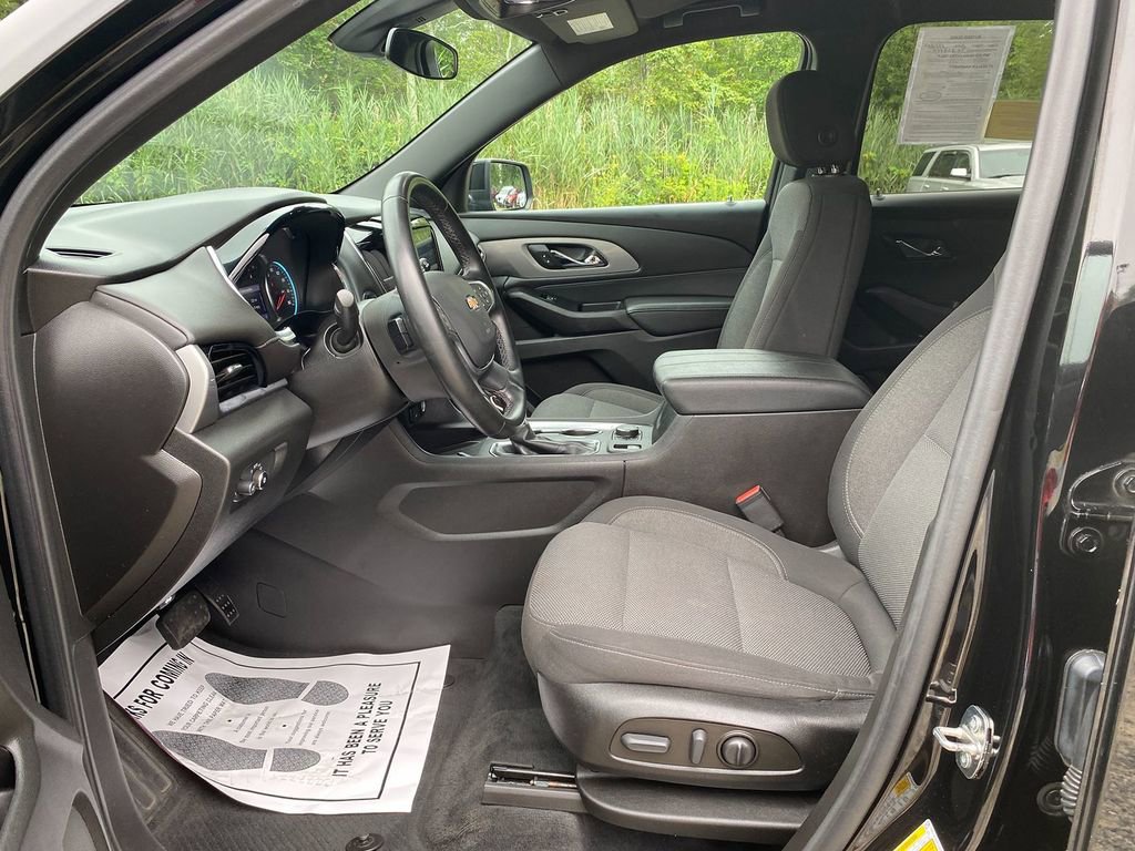 Used 2023 Chevrolet Traverse LT image 12