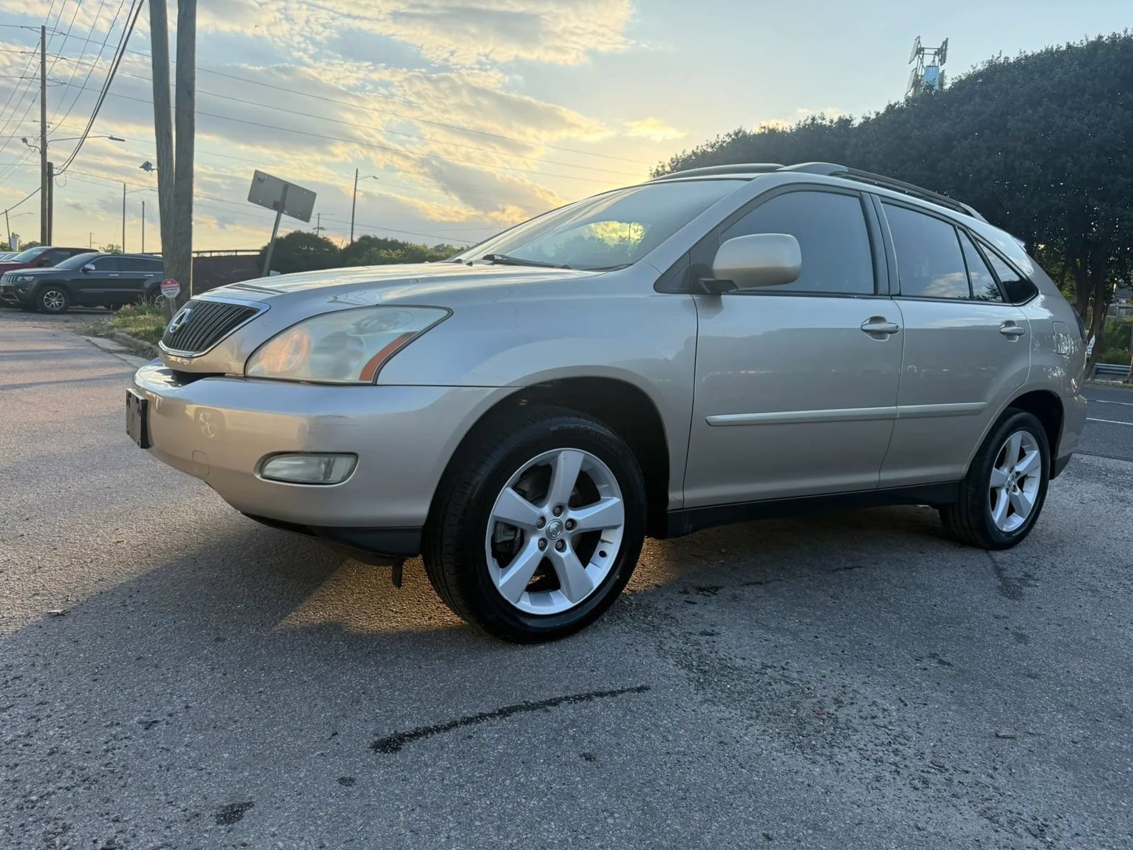 Used 2005 Lexus RX 330 FWD image 2