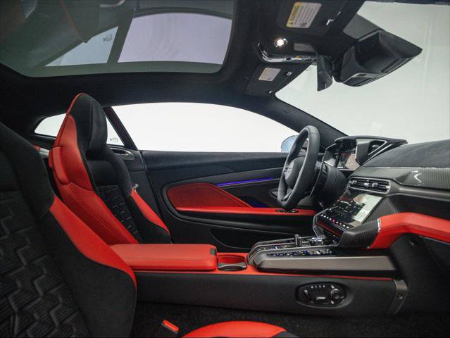 Used 2025 Aston Martin Vanquish RWD image 22