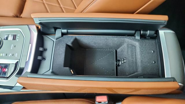 Used 2023 BMW i7 xDrive60 w/ Executive Package 2 image 58