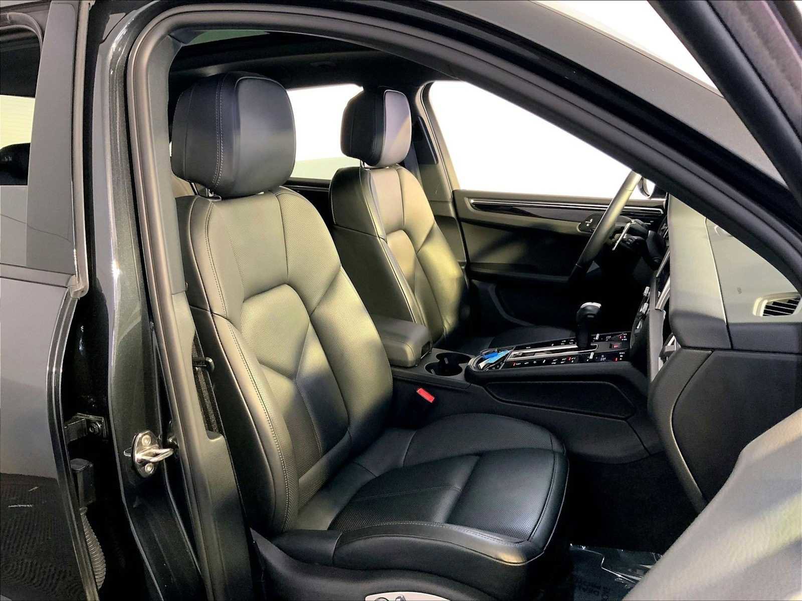 Certified 2024 Porsche Macan image 18