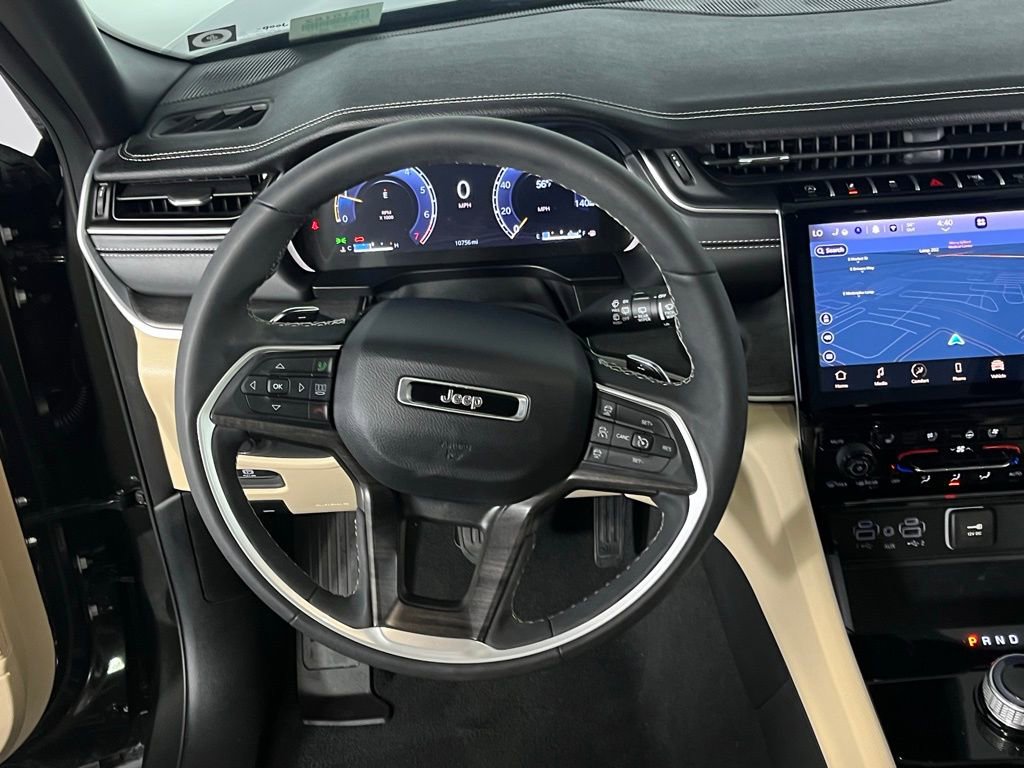 Used 2024 Jeep Grand Cherokee Limited w/ Luxury Tech Group II image 15