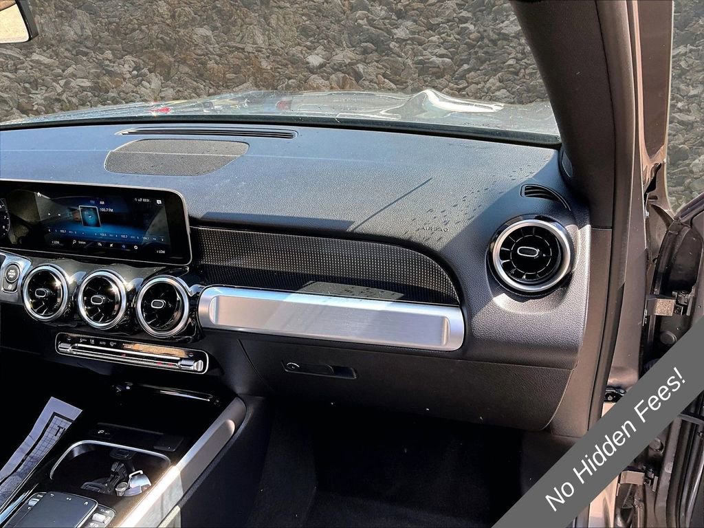Used 2021 Mercedes-Benz GLB 250 4MATIC w/ Premium Package image 15