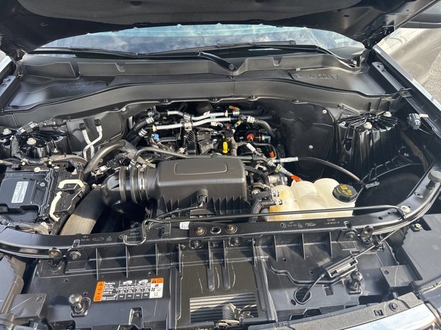 Used 2024 Ford Explorer XLT w/ Equipment Group 202A image 9