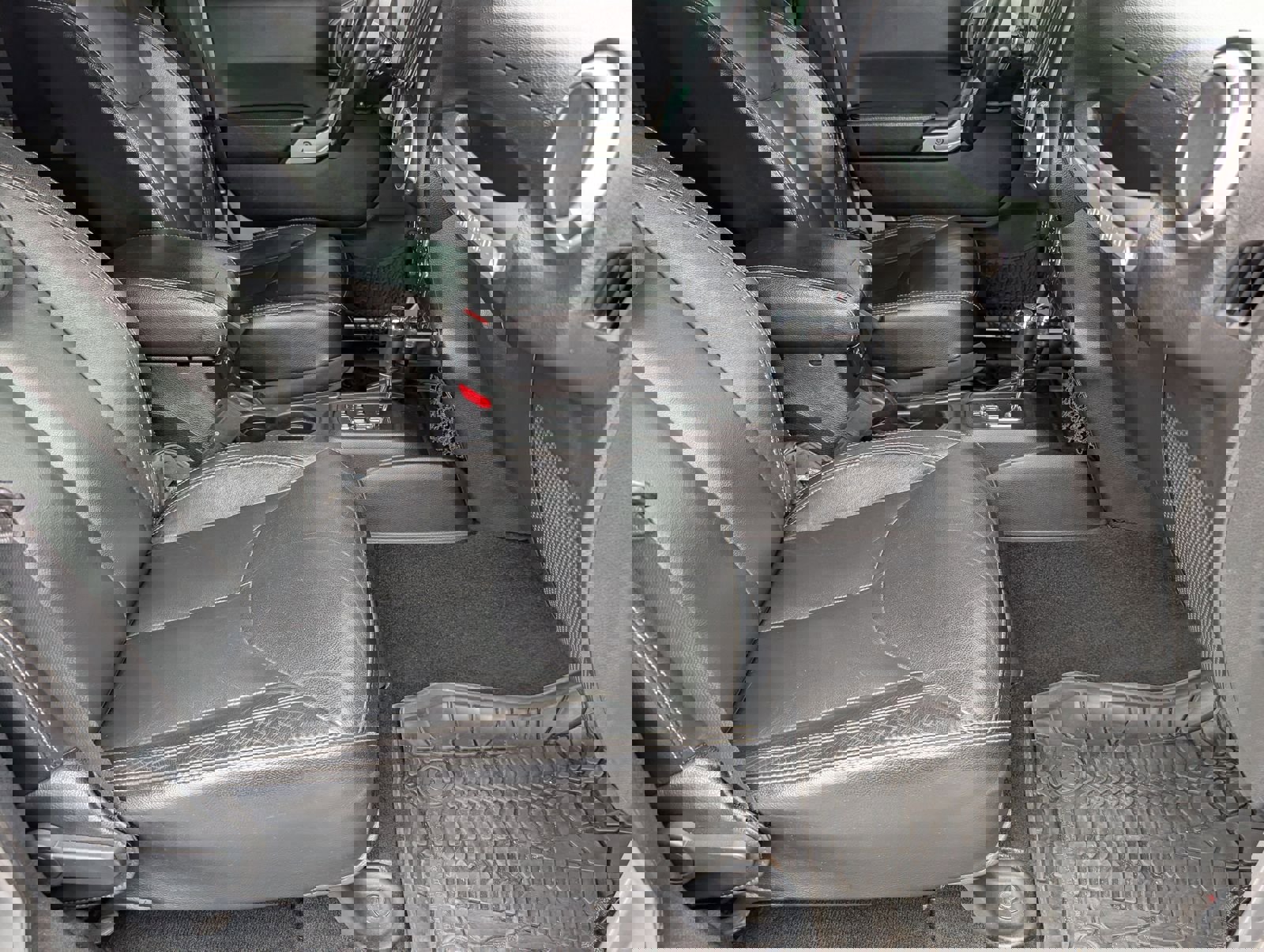 Used 2015 Jeep Wrangler Unlimited Rubicon image 21