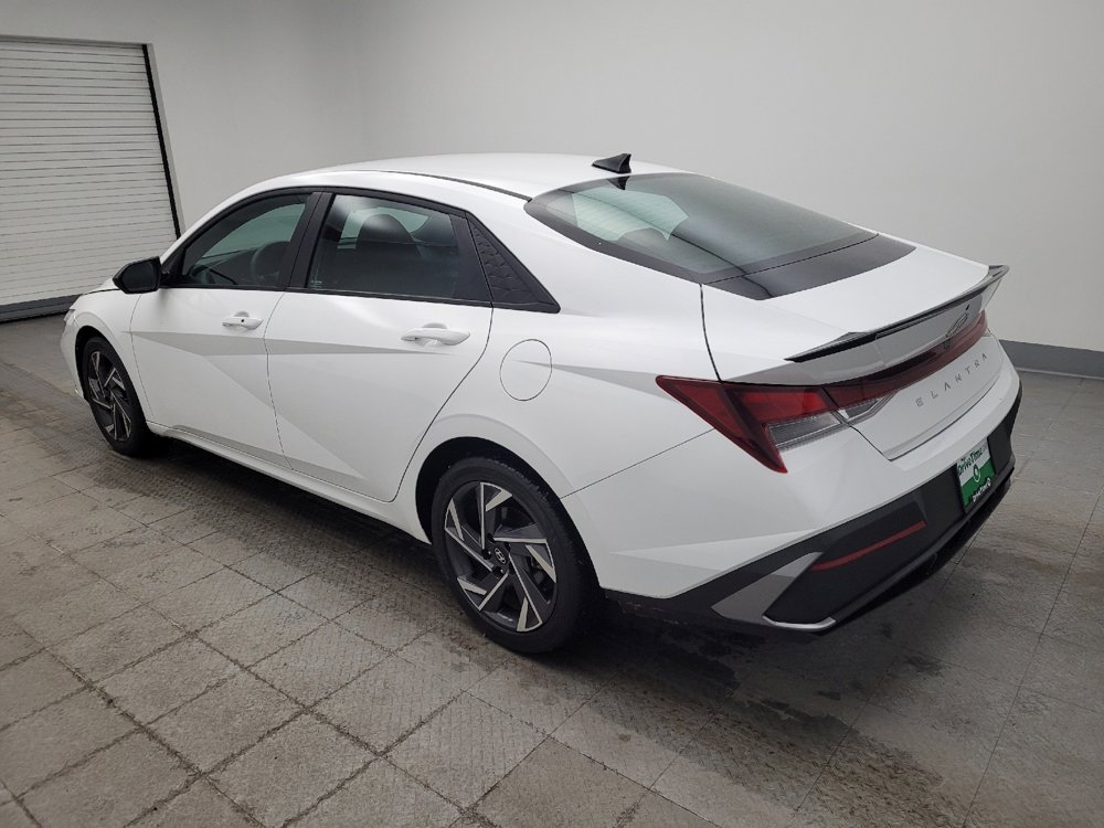 Used 2025 Hyundai Elantra Sport image 3