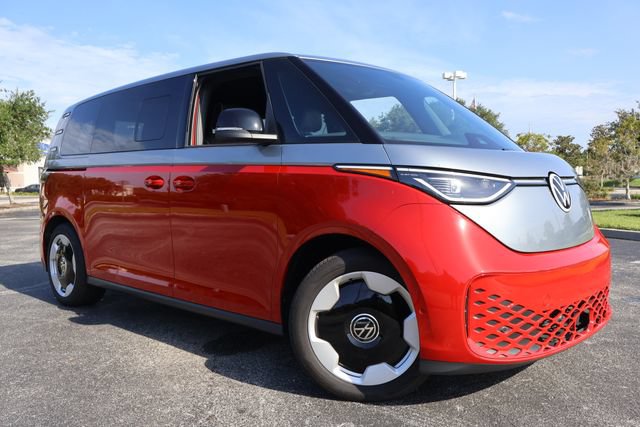 Certified 2025 Volkswagen ID. Buzz Pro S RWD image 1
