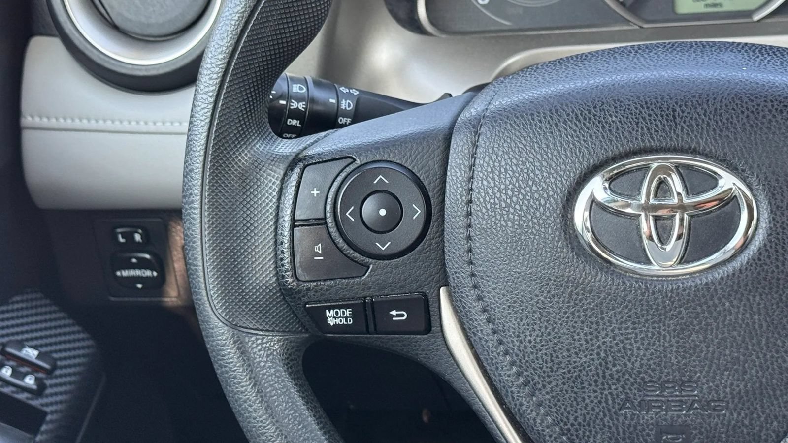 Used 2015 Toyota RAV4 XLE FWD image 25