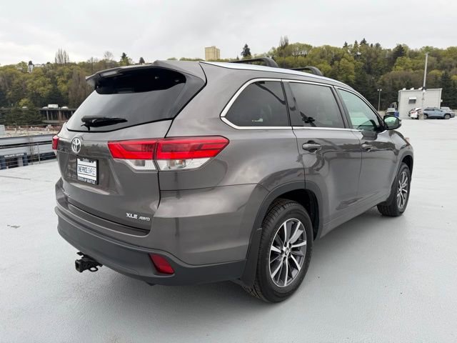 Certified 2017 Toyota Highlander XLE image 4